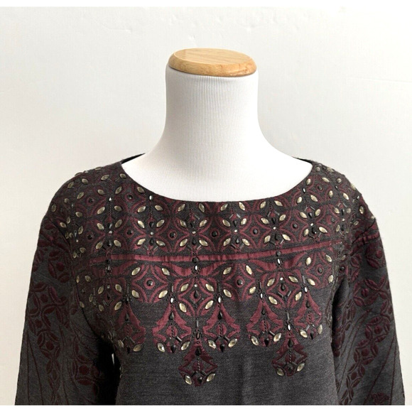 St. John Top M Gray Red Embroidery Embellished Rhinestones Beaded Half Sleeve - Picture 4 of 14